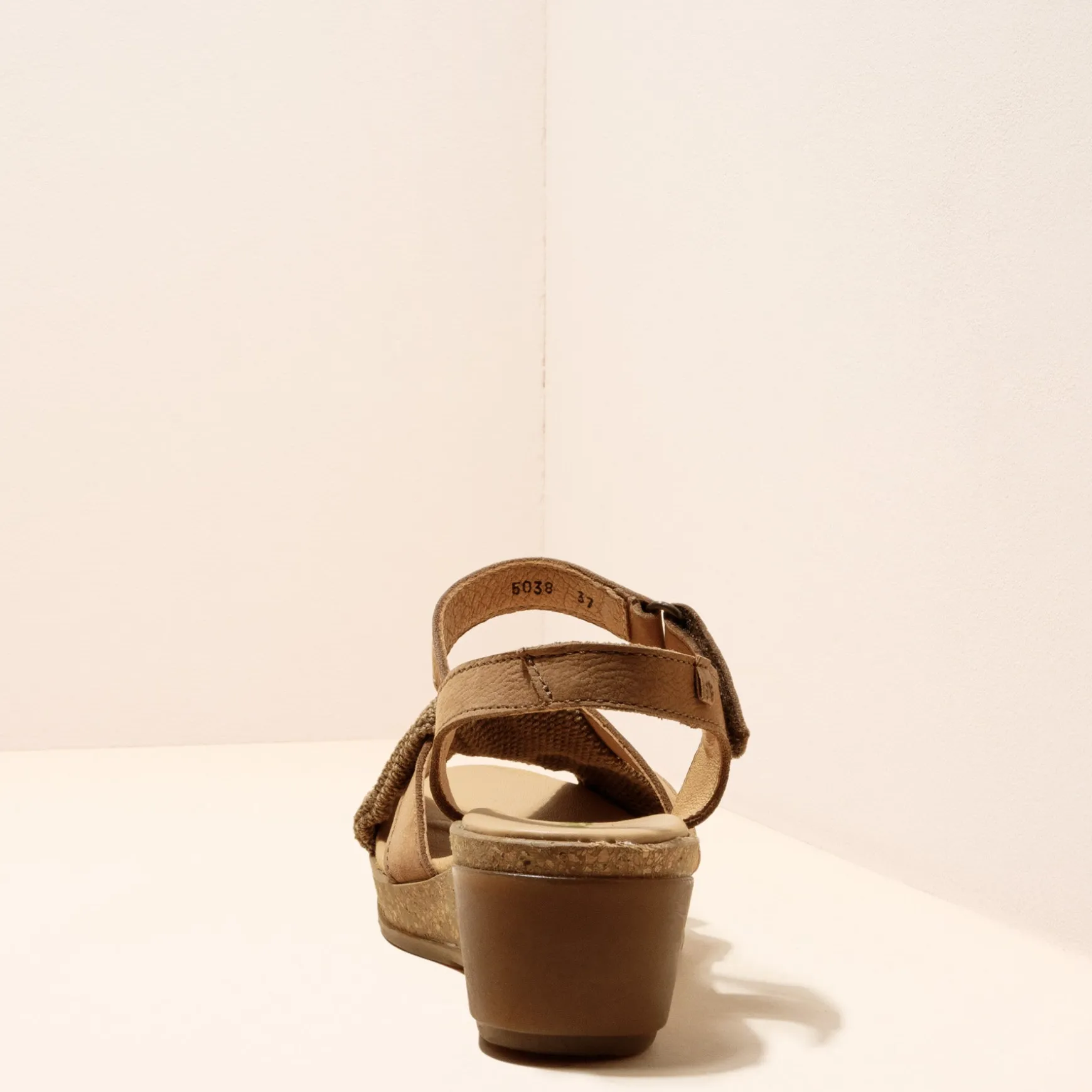 Women El Naturalista Sandals|5038 LEAVES