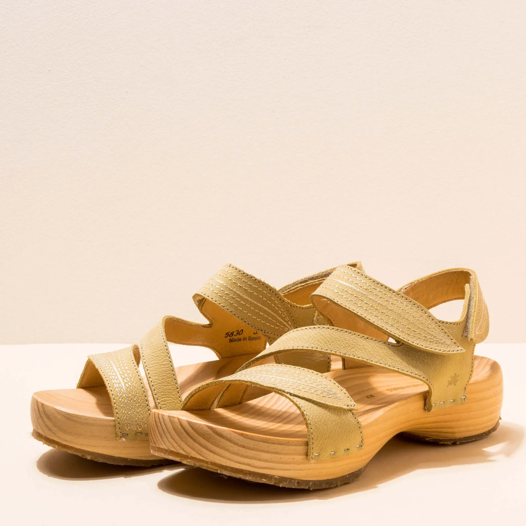 Women El Naturalista Sandals|5830 SHOKUNIN